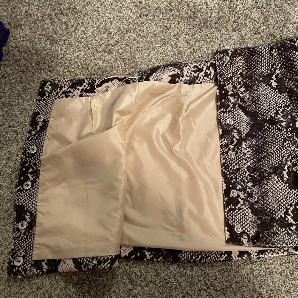 NWOT UO button up skirt - Picture 4 of 6
